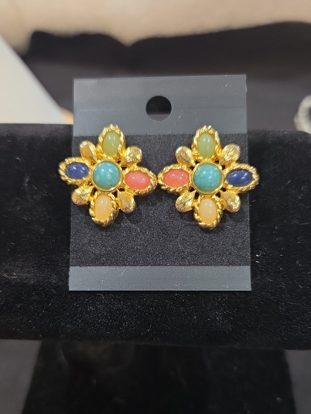 GOLDTONE EARRINGS WITH MULTI COLOR STONES   -  VINTAGE